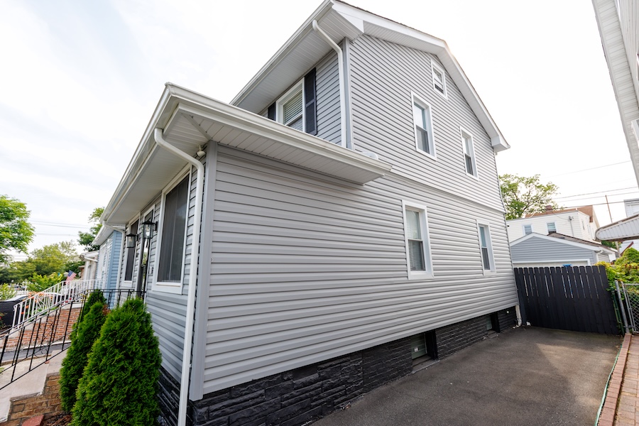 Applying Synthetic Underlayment Improving the Roof's Durability